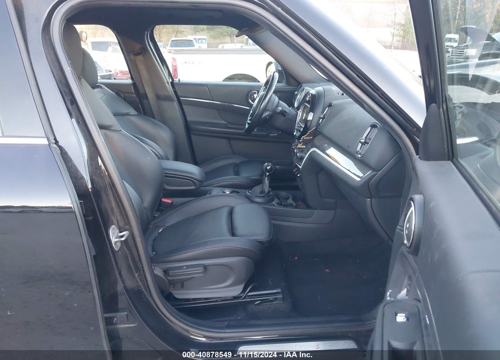2018 MINI COUNTRYMAN COOPER S VIN: WMZYT5C33J3E19010