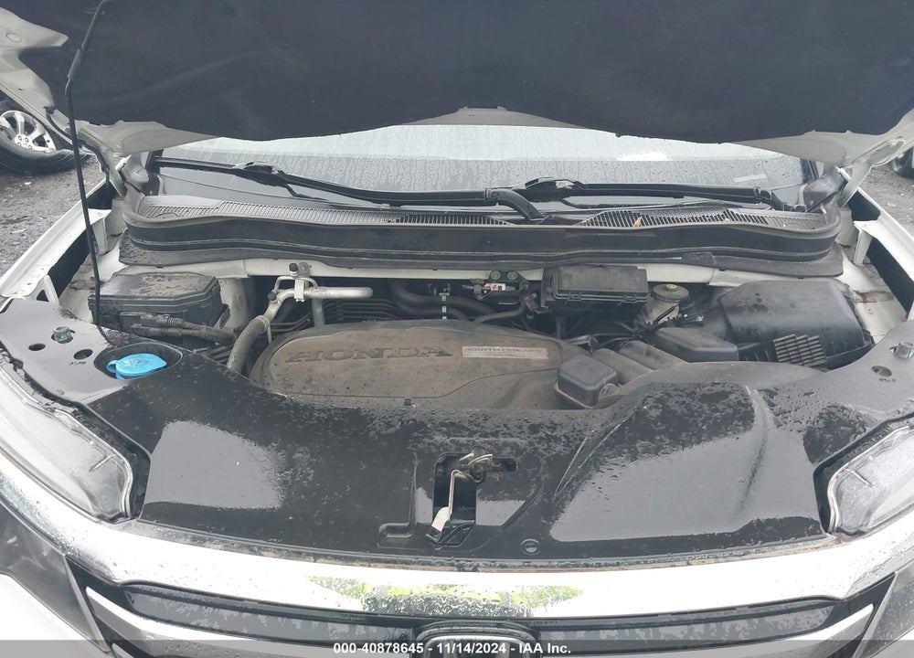 2018 HONDA PILOT TOURING VIN: 5FNYF6H92JB034497