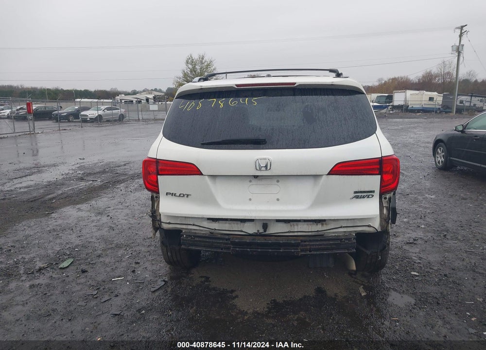 2018 HONDA PILOT TOURING VIN: 5FNYF6H92JB034497
