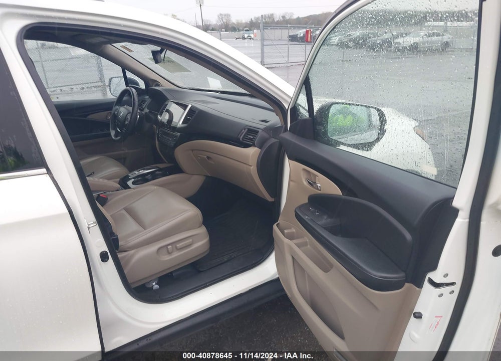 2018 HONDA PILOT TOURING VIN: 5FNYF6H92JB034497