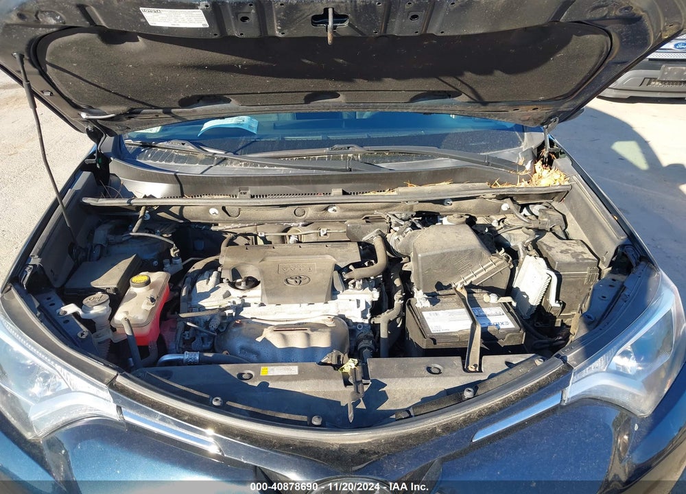 2017 TOYOTA RAV4 XLE VIN: 2T3RFREV1HW556095