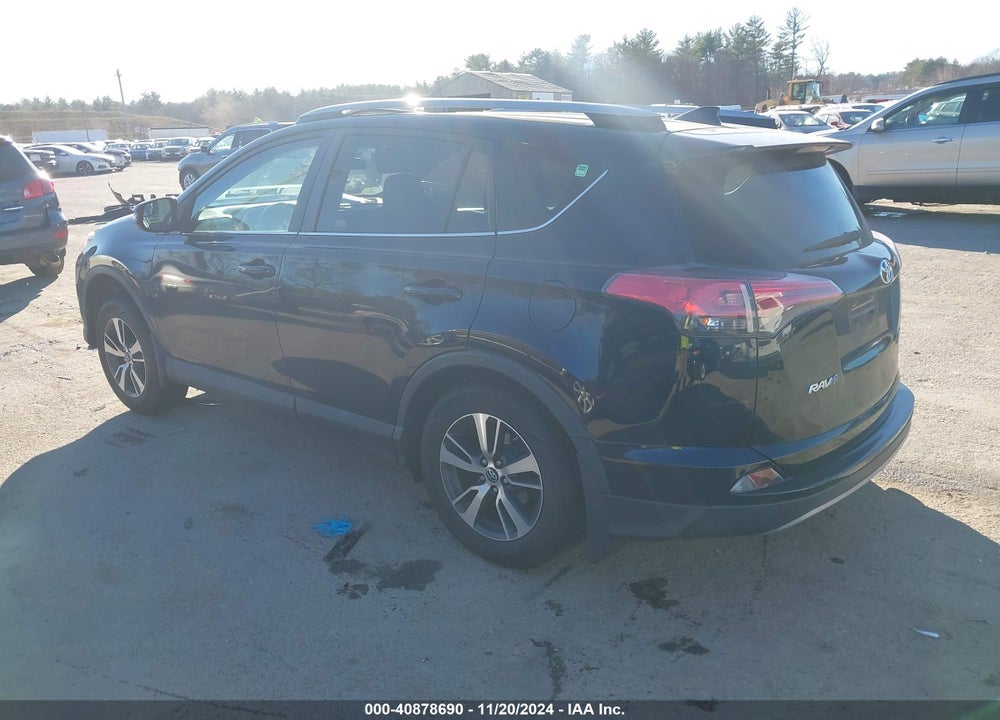 2017 TOYOTA RAV4 XLE VIN: 2T3RFREV1HW556095