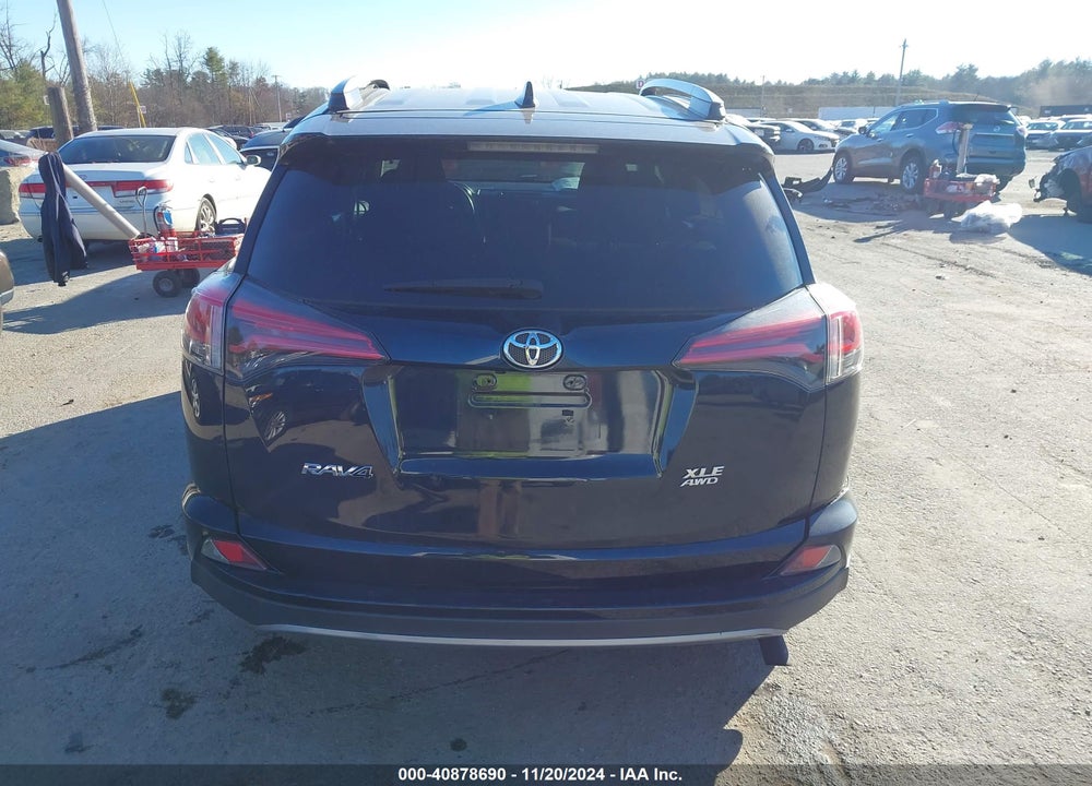 2017 TOYOTA RAV4 XLE VIN: 2T3RFREV1HW556095