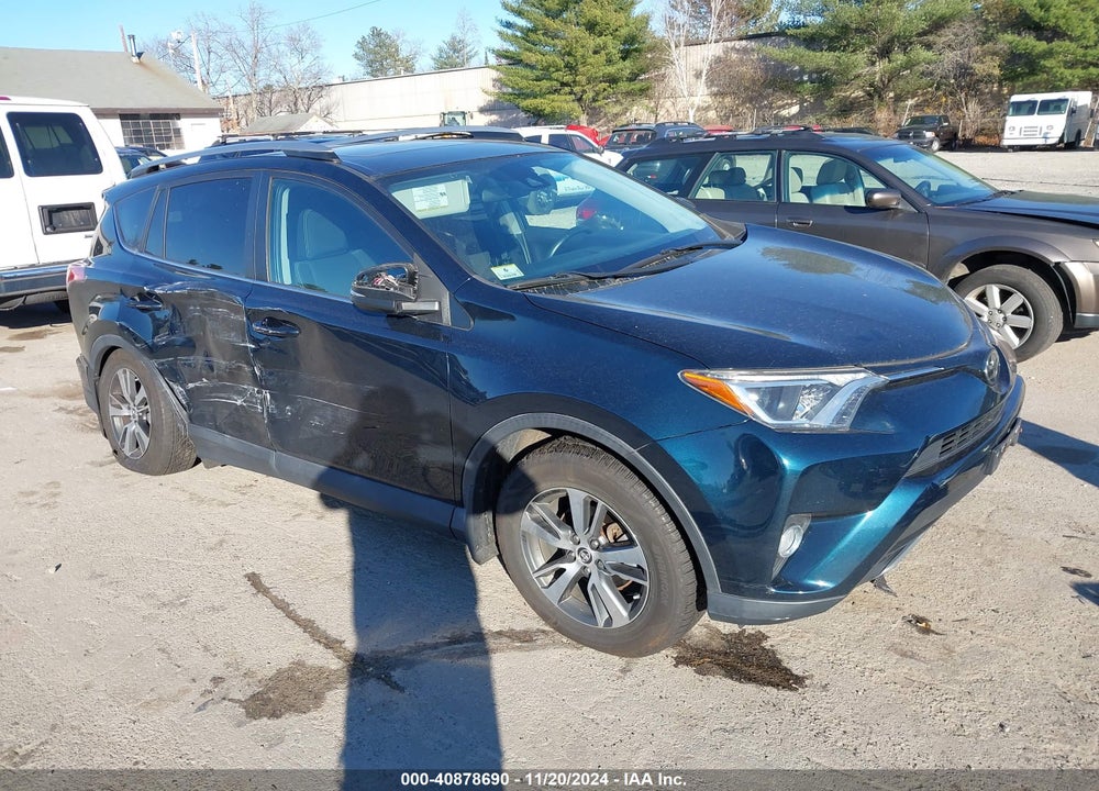 2017 TOYOTA RAV4 XLE VIN: 2T3RFREV1HW556095
