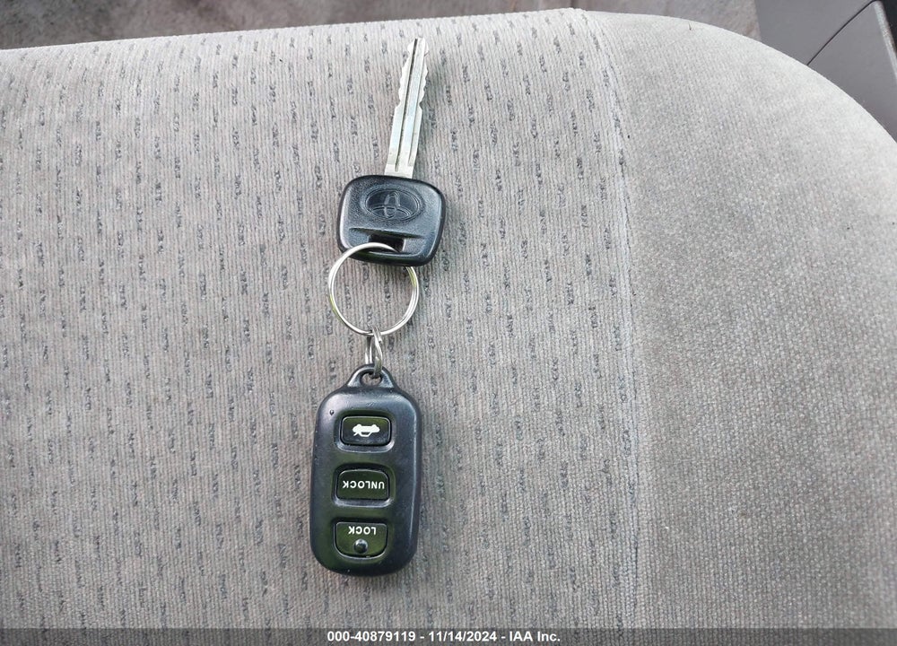 2003 TOYOTA CAMRY LE VIN: JTDBE32K730143445