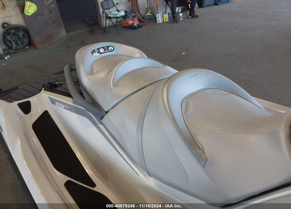 2024 SEADOO --- VIN: YDV72564D424