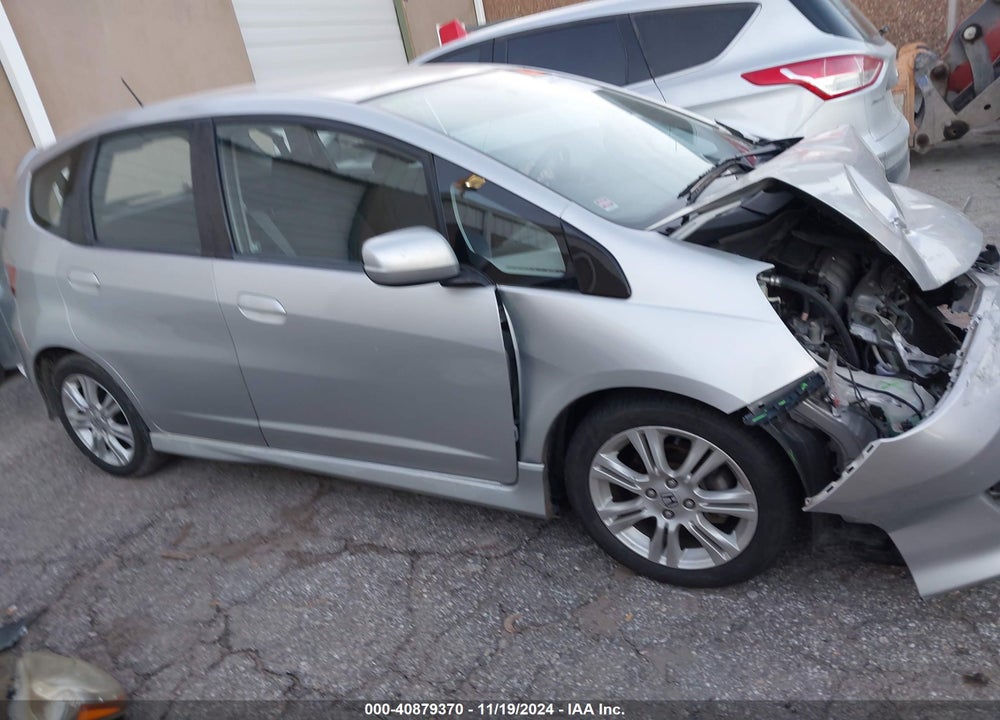 2011 HONDA FIT VIN: JHMGE8H51BS006104