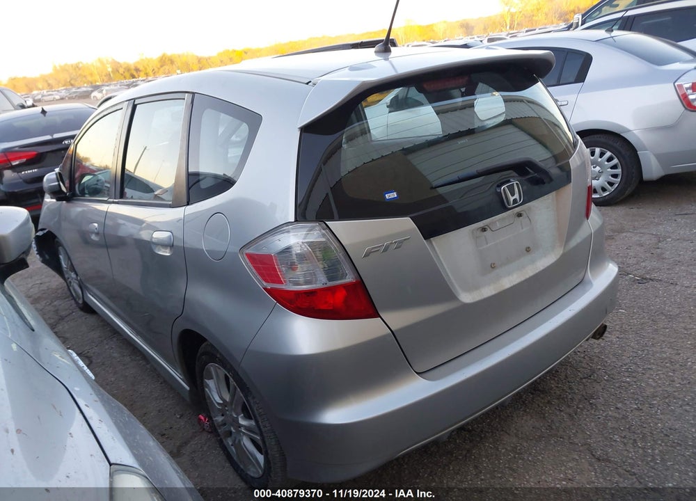 2011 HONDA FIT VIN: JHMGE8H51BS006104