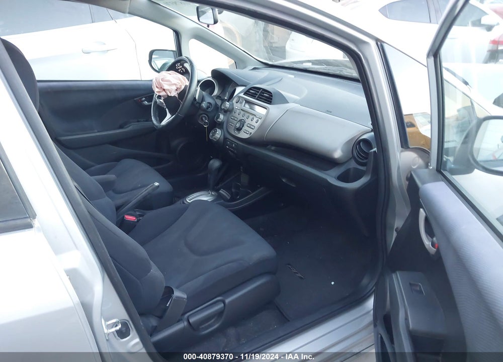 2011 HONDA FIT VIN: JHMGE8H51BS006104