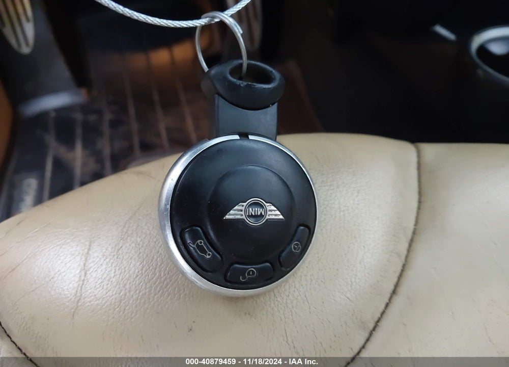 2009 MINI COOPER S VIN: WMWMF73589TW81422