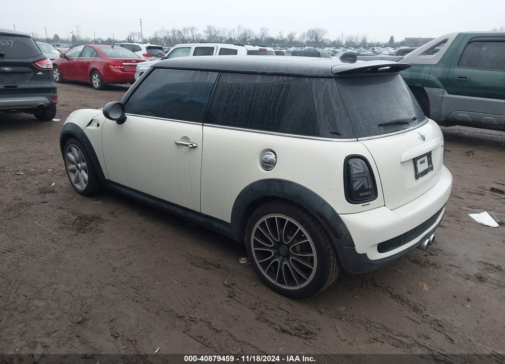 2009 MINI COOPER S VIN: WMWMF73589TW81422