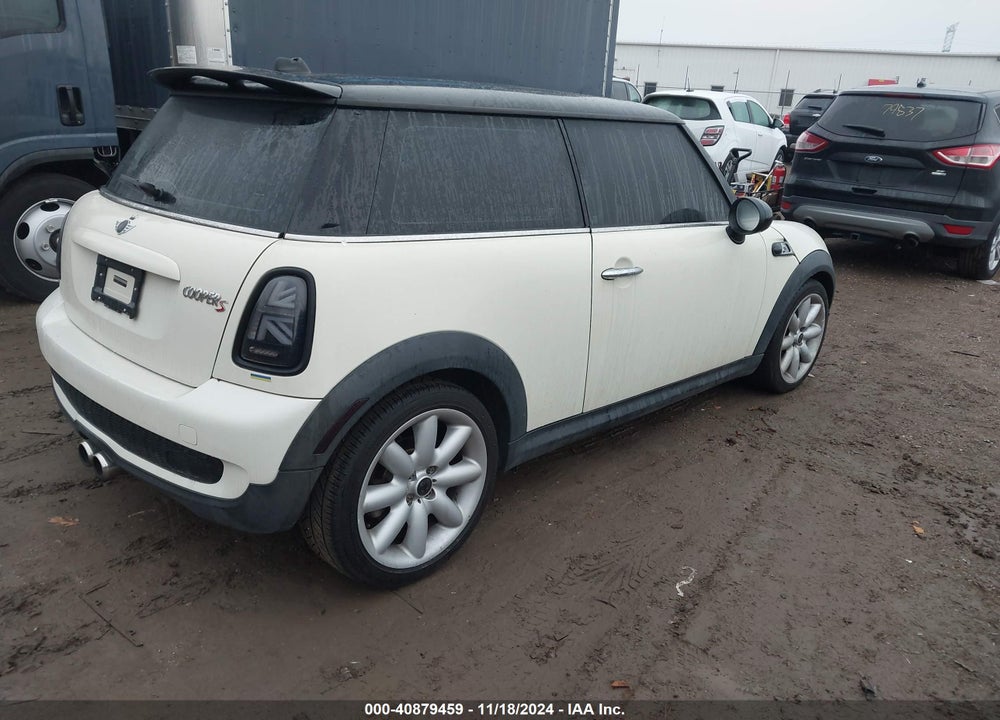2009 MINI COOPER S VIN: WMWMF73589TW81422