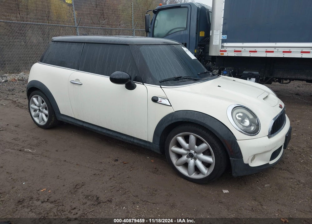 2009 MINI COOPER S VIN: WMWMF73589TW81422