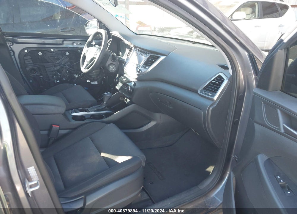 2017 HYUNDAI TUCSON SE VIN: KM8J23A40HU408077