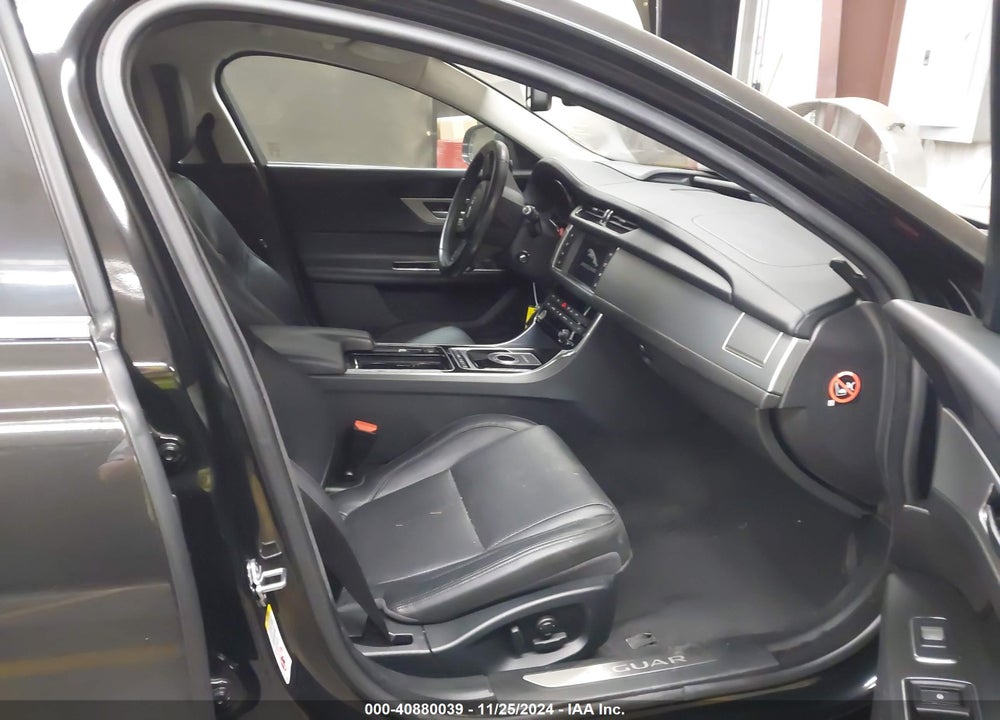 2016 JAGUAR XF 35T PRESTIGE VIN: SAJBK4BV7GCY11937