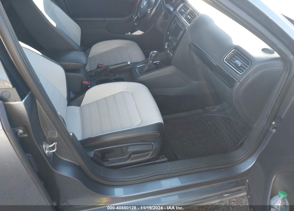 2015 VOLKSWAGEN JETTA 1.8T SPORT VIN: 3VWD17AJ1FM425373