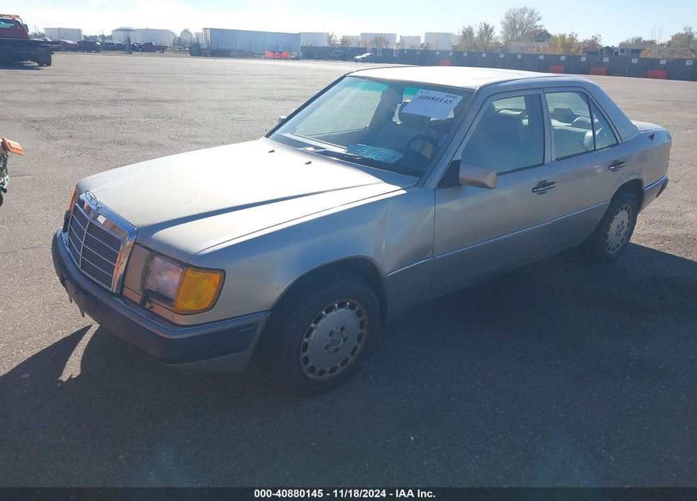 1992 MERCEDES-BENZ 300 E 4MATIC VIN: WDBED30E3NB602702