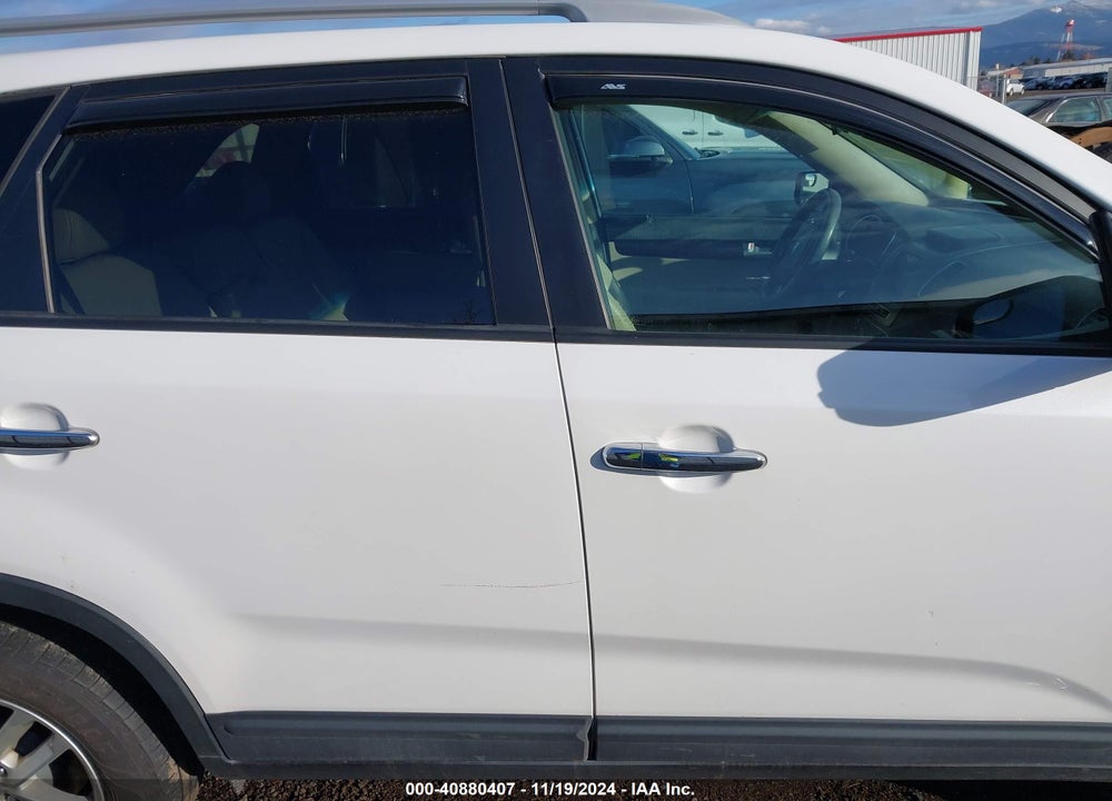 2015 KIA SORENTO LX V6 VIN: 5XYKTDA70FG582610