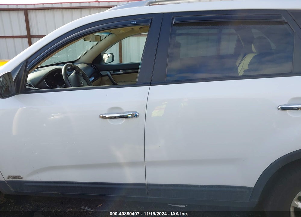 2015 KIA SORENTO LX V6 VIN: 5XYKTDA70FG582610