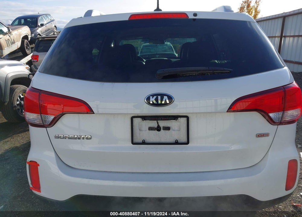 2015 KIA SORENTO LX V6 VIN: 5XYKTDA70FG582610