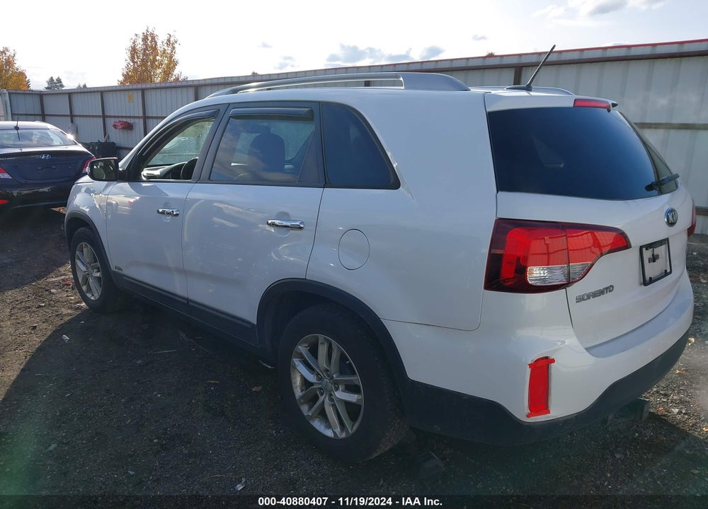 2015 KIA SORENTO LX V6 VIN: 5XYKTDA70FG582610