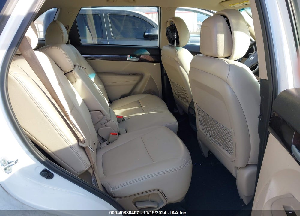 2015 KIA SORENTO LX V6 VIN: 5XYKTDA70FG582610