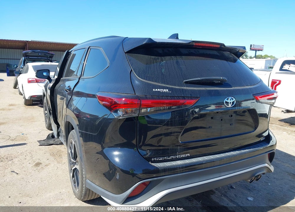 2022 TOYOTA HIGHLANDER VIN: 5TDLZRAH4NS135725