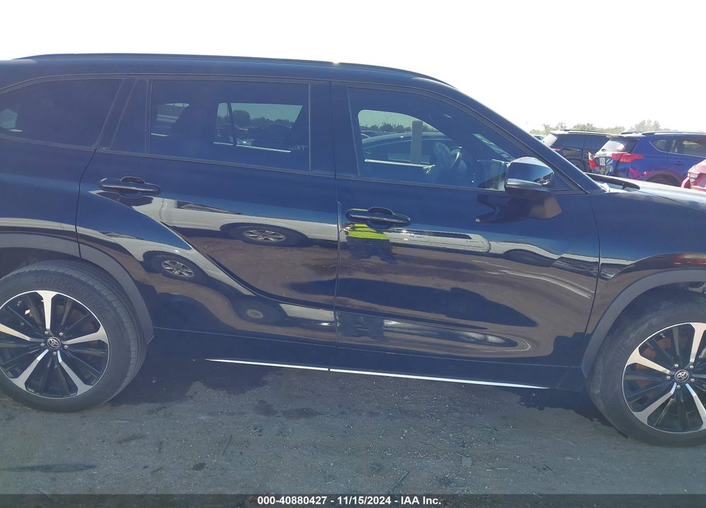 2022 TOYOTA HIGHLANDER VIN: 5TDLZRAH4NS135725