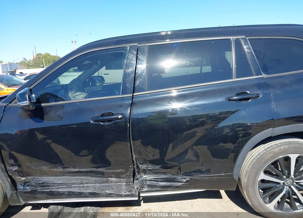 2022 TOYOTA HIGHLANDER VIN: 5TDLZRAH4NS135725