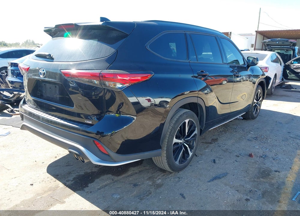 2022 TOYOTA HIGHLANDER VIN: 5TDLZRAH4NS135725