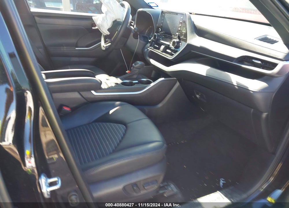 2022 TOYOTA HIGHLANDER VIN: 5TDLZRAH4NS135725