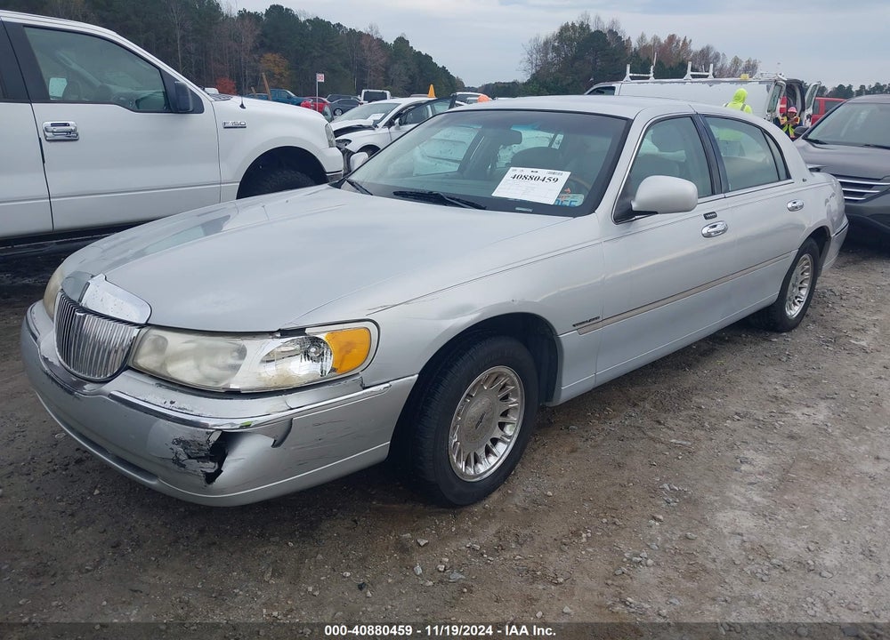 2001 LINCOLN TOWN CAR CARTIER VIN: 1LNHM83W31Y608082