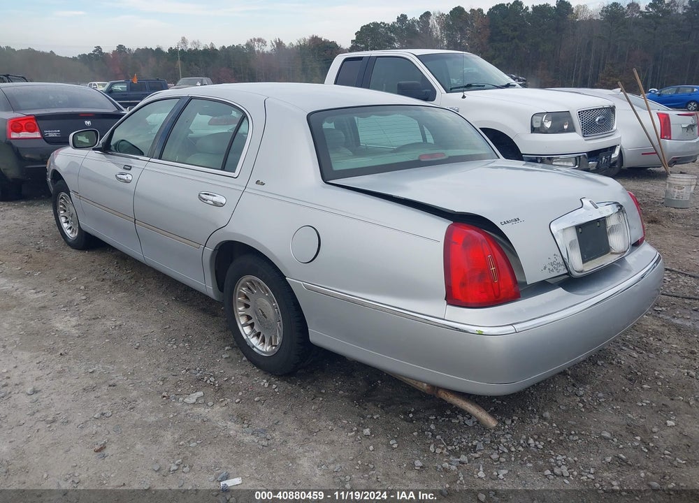 2001 LINCOLN TOWN CAR CARTIER VIN: 1LNHM83W31Y608082