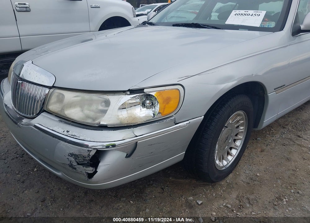 2001 LINCOLN TOWN CAR CARTIER VIN: 1LNHM83W31Y608082