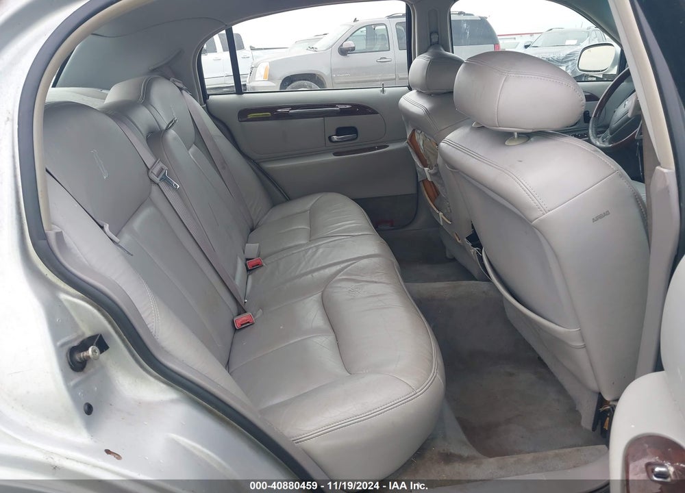 2001 LINCOLN TOWN CAR CARTIER VIN: 1LNHM83W31Y608082