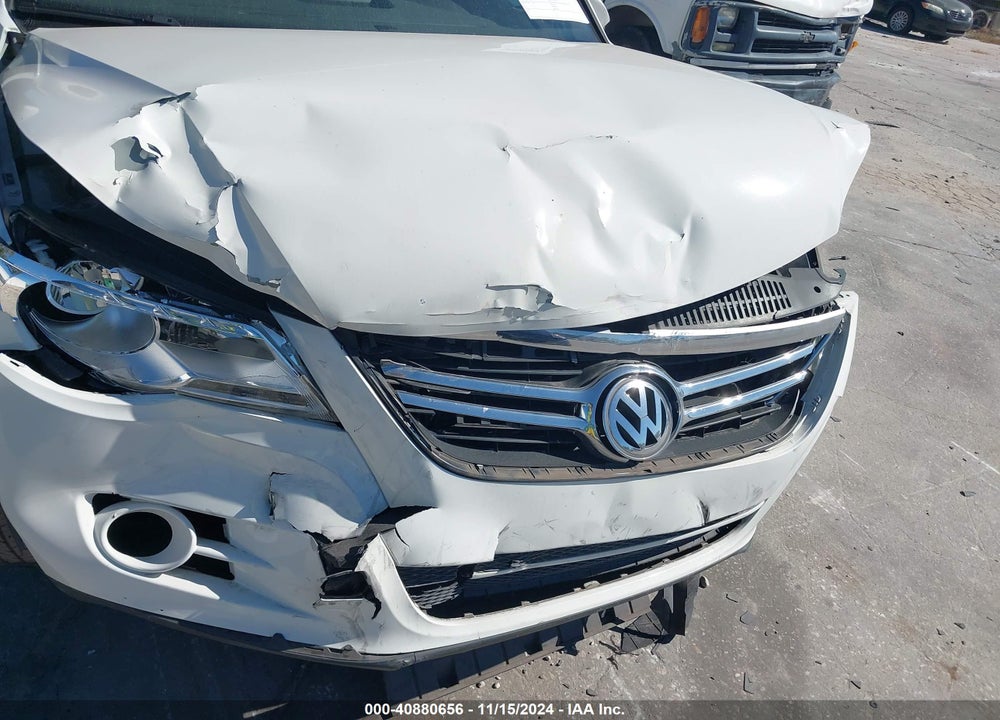 2011 VOLKSWAGEN TIGUAN SE VIN: WVGBV7AX6BW567744