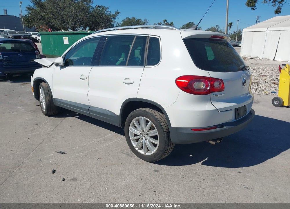 2011 VOLKSWAGEN TIGUAN SE VIN: WVGBV7AX6BW567744
