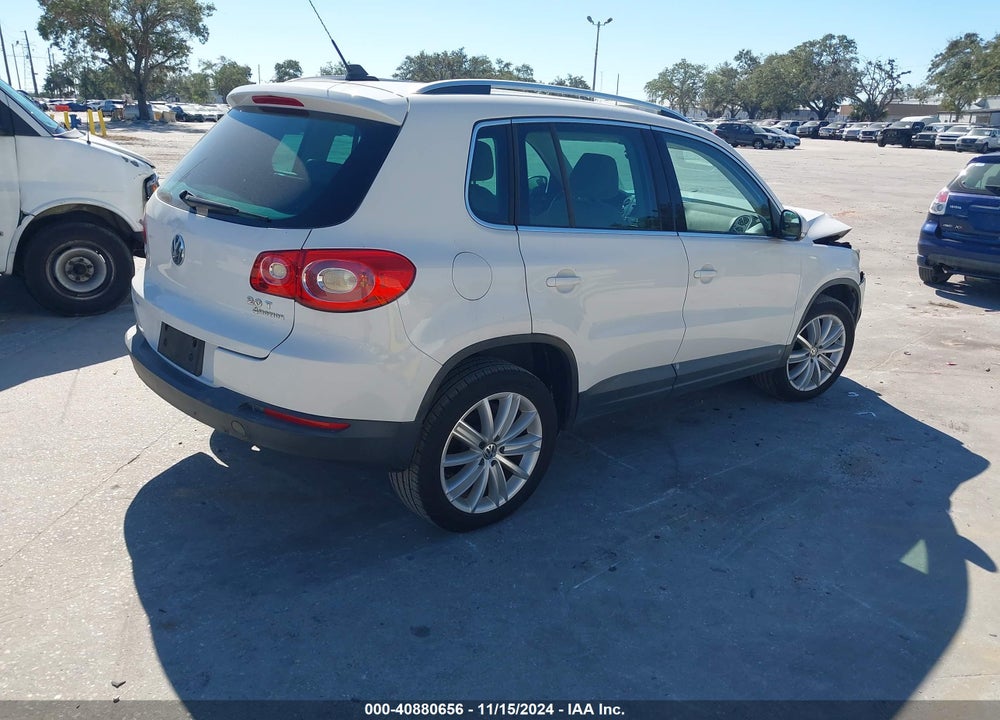2011 VOLKSWAGEN TIGUAN SE VIN: WVGBV7AX6BW567744