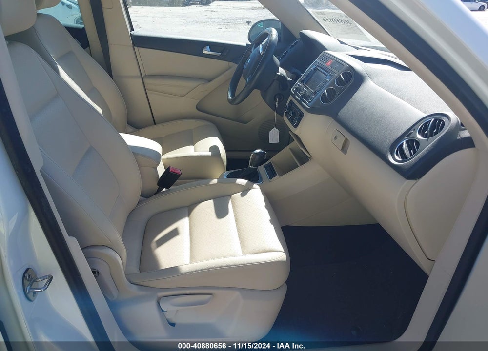 2011 VOLKSWAGEN TIGUAN SE VIN: WVGBV7AX6BW567744