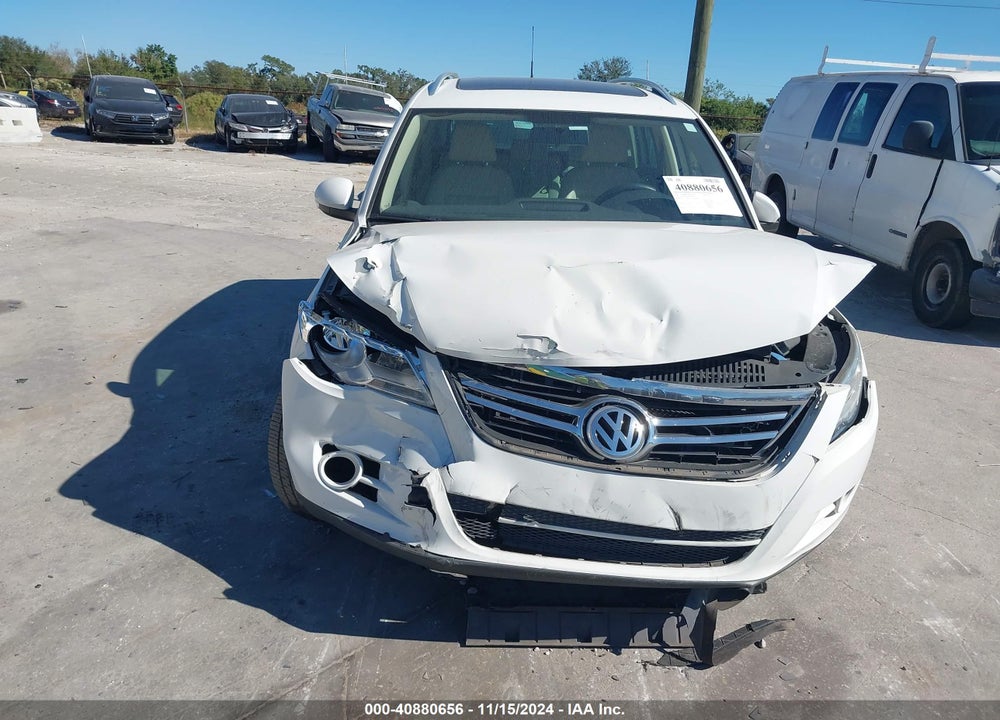 2011 VOLKSWAGEN TIGUAN SE VIN: WVGBV7AX6BW567744