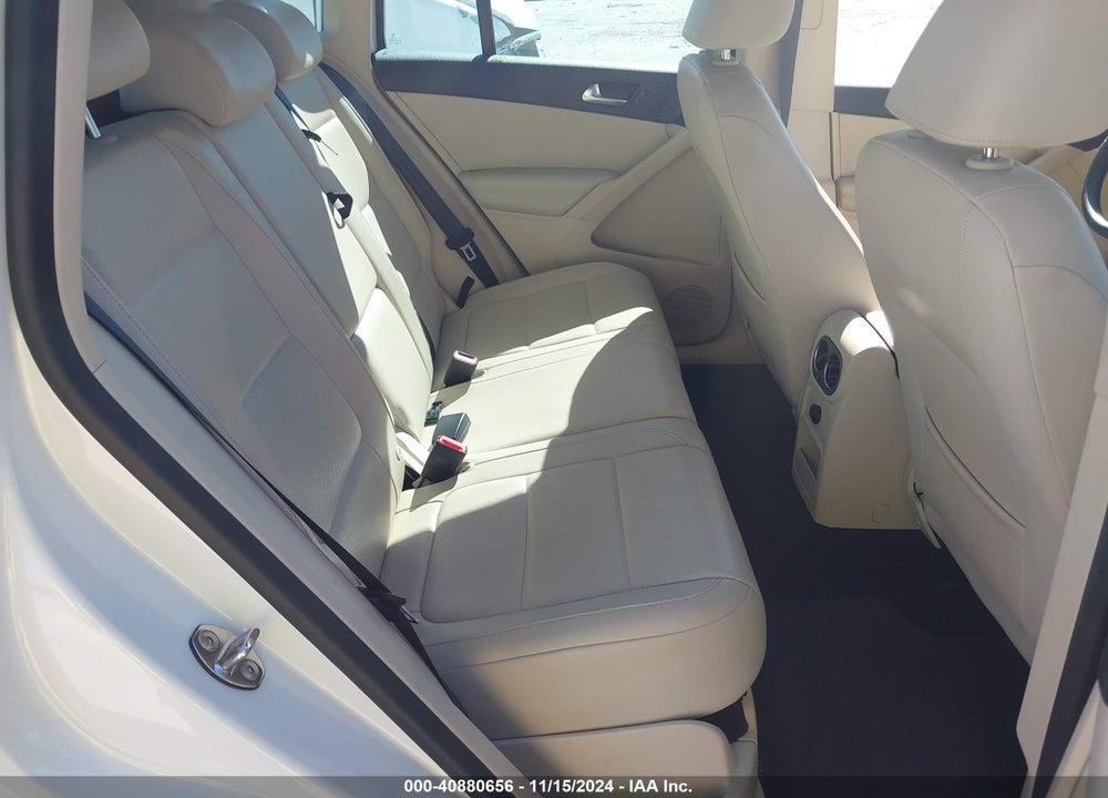 2011 VOLKSWAGEN TIGUAN SE VIN: WVGBV7AX6BW567744