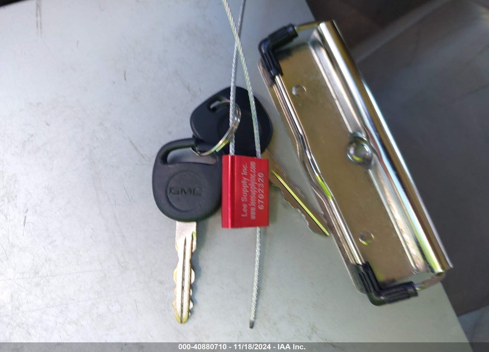 2006 GMC YUKON DENALI VIN: 1GKEK63U16J101847