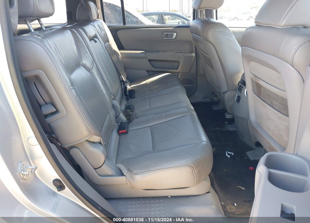 2011 HONDA PILOT EX-L VIN: 5FNYF3H56BB044270