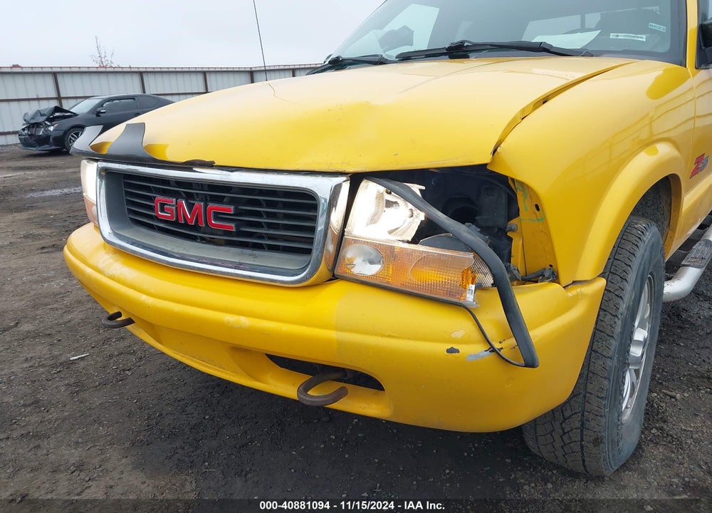 2003 GMC SONOMA SLS VIN: 1GTDT13X73K116747