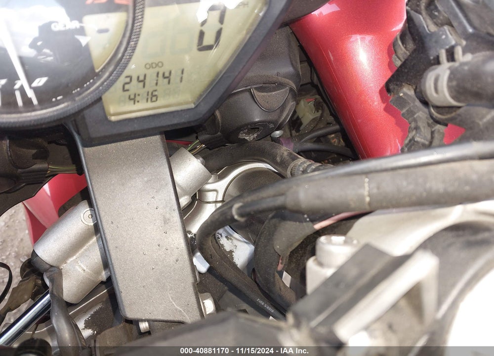 2011 YAMAHA YZFR1 C VIN: JYARN23Y1BA002337