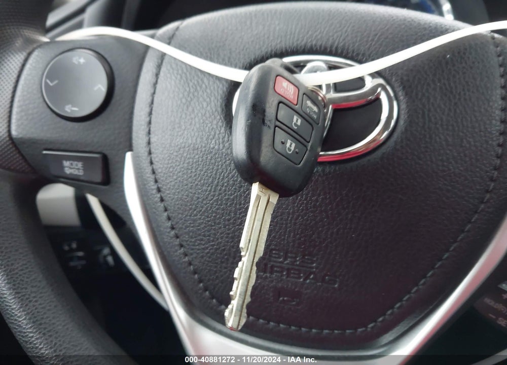 2018 TOYOTA COROLLA LE VIN: 2T1BURHE8JC002393