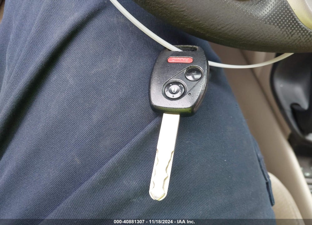 2010 HONDA CIVIC LX VIN: 19XFA1F5XAE040479