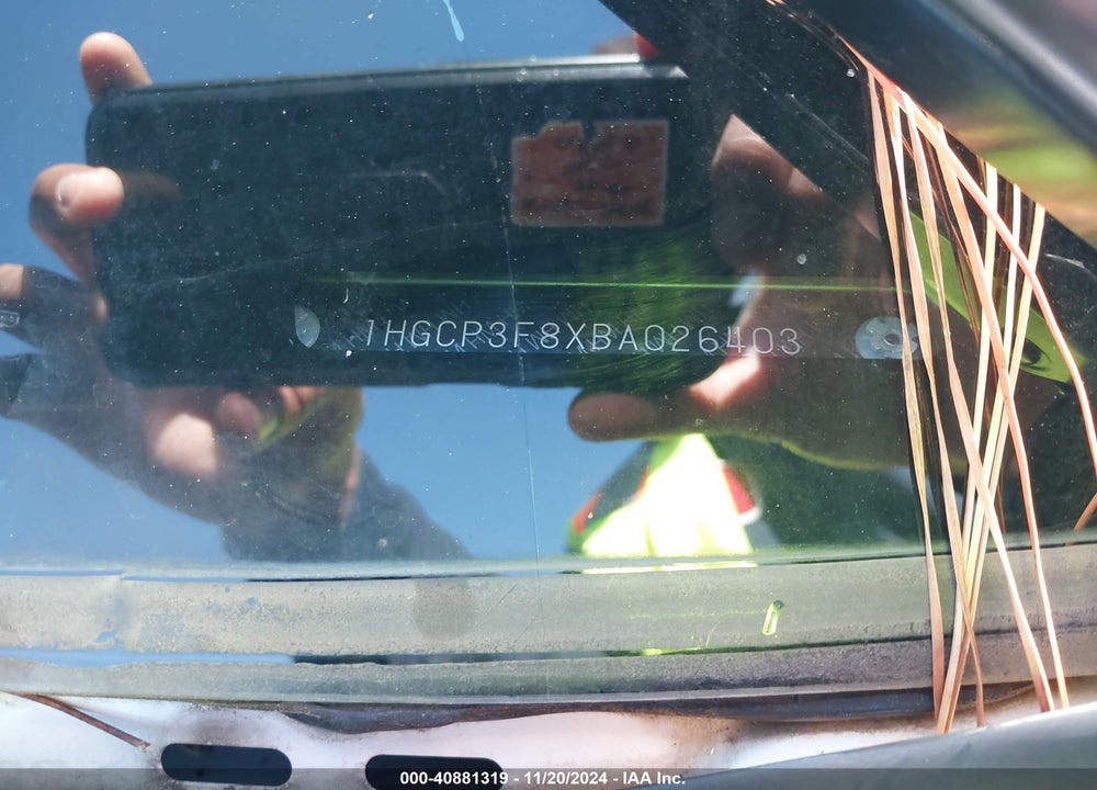 2011 HONDA ACCORD VIN: 1HGCP3F8XBA026403