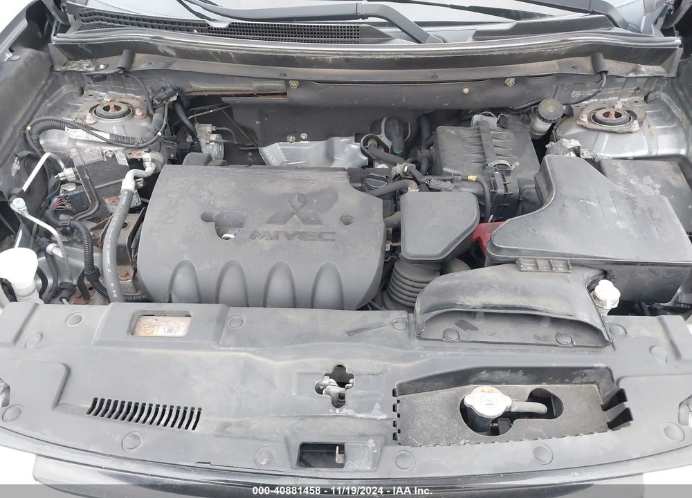 2017 MITSUBISHI OUTLANDER ES VIN: JA4AZ2A33HZ028326