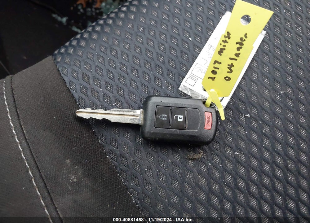 2017 MITSUBISHI OUTLANDER ES VIN: JA4AZ2A33HZ028326